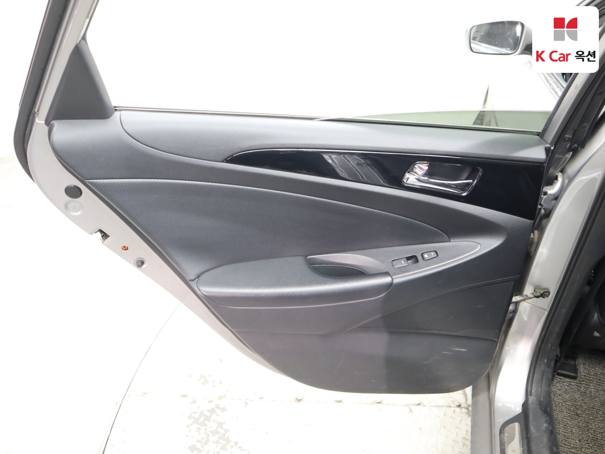 Hyundai Sonata 2010 - Image 23