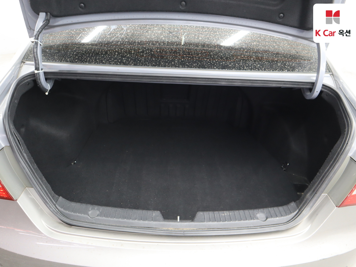 Hyundai Sonata 2010 - Image 26