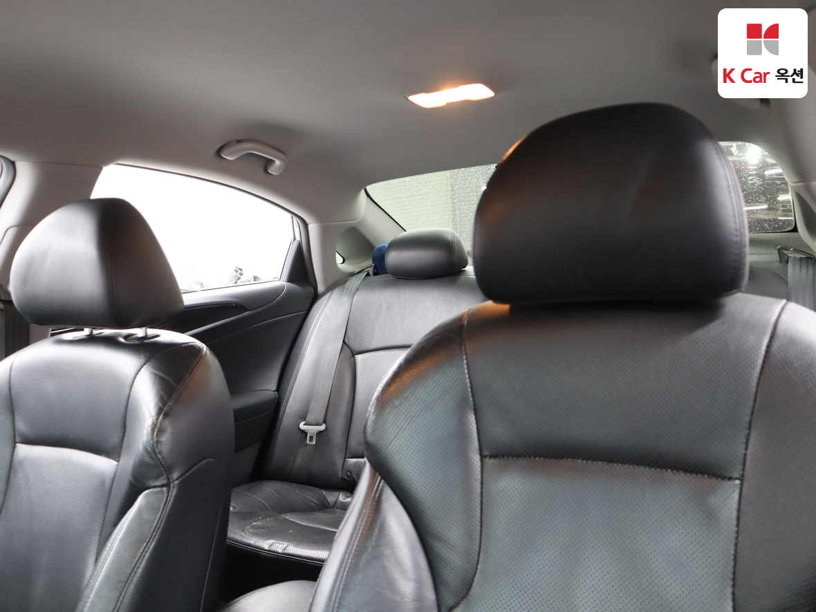 Hyundai Sonata 2010 - Image 20