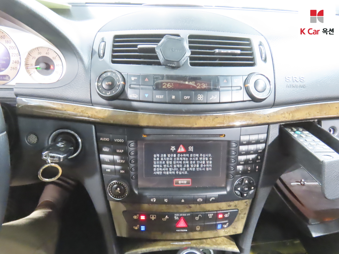 Mercedes-Benz E-Class 2008 - Image 6