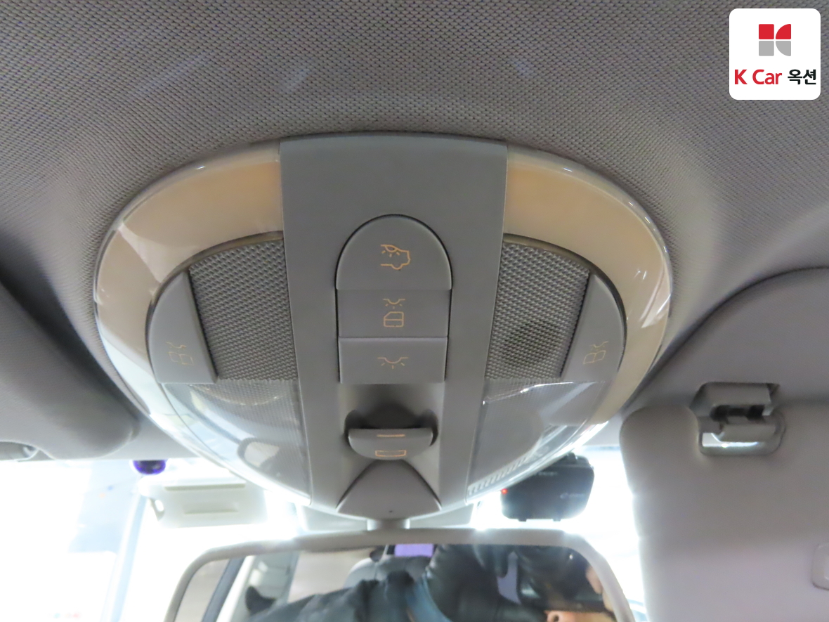 Mercedes-Benz E-Class 2008 - Image 12