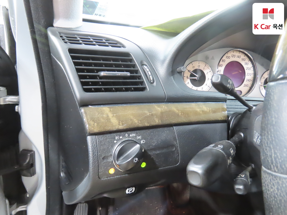 Mercedes-Benz E-Class 2008 - Image 9