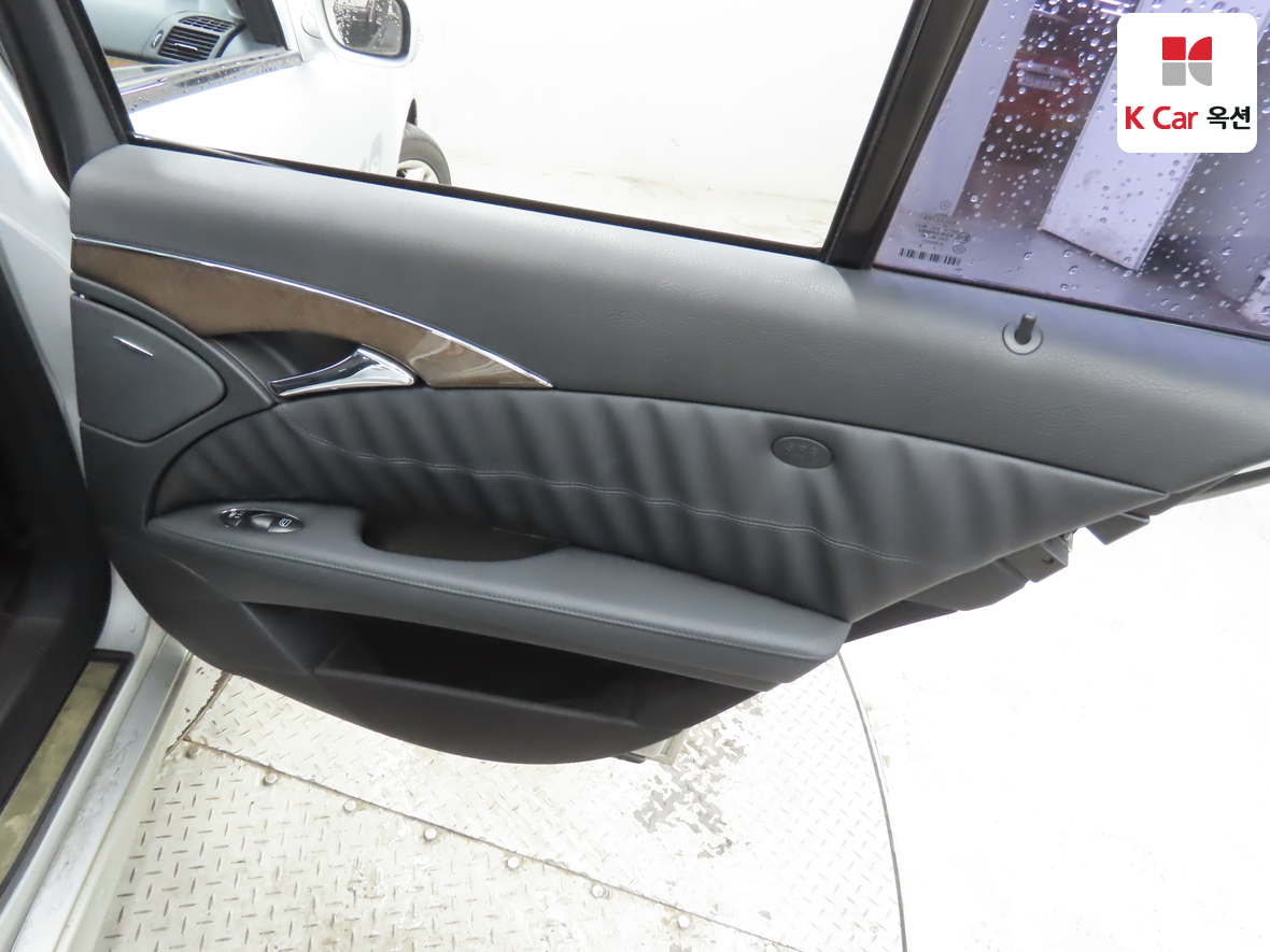 Mercedes-Benz E-Class 2008 - Image 28