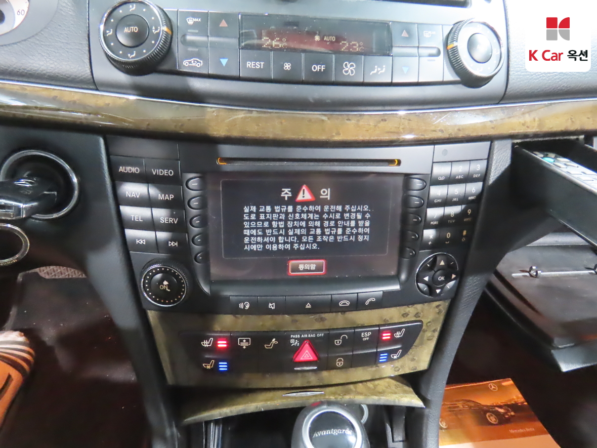 Mercedes-Benz E-Class 2008 - Image 15