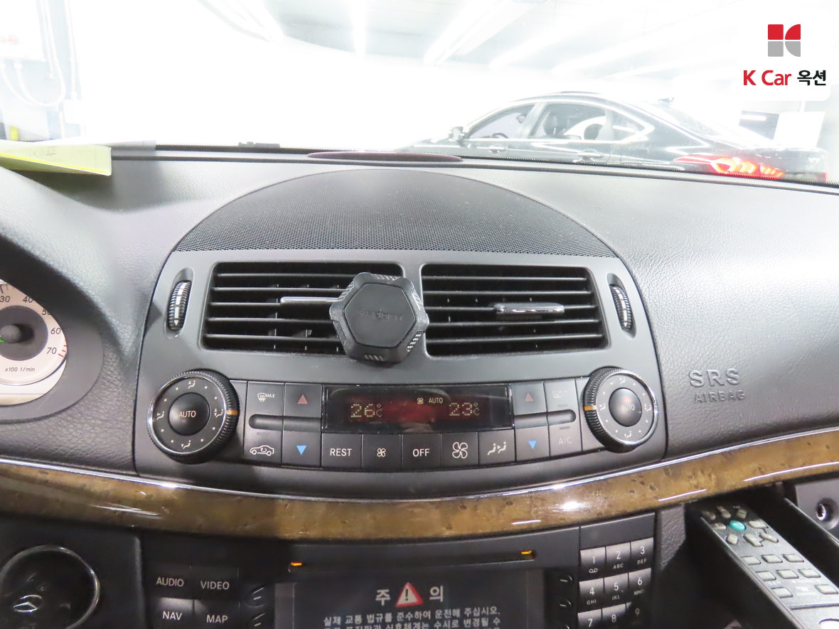 Mercedes-Benz E-Class 2008 - Image 14