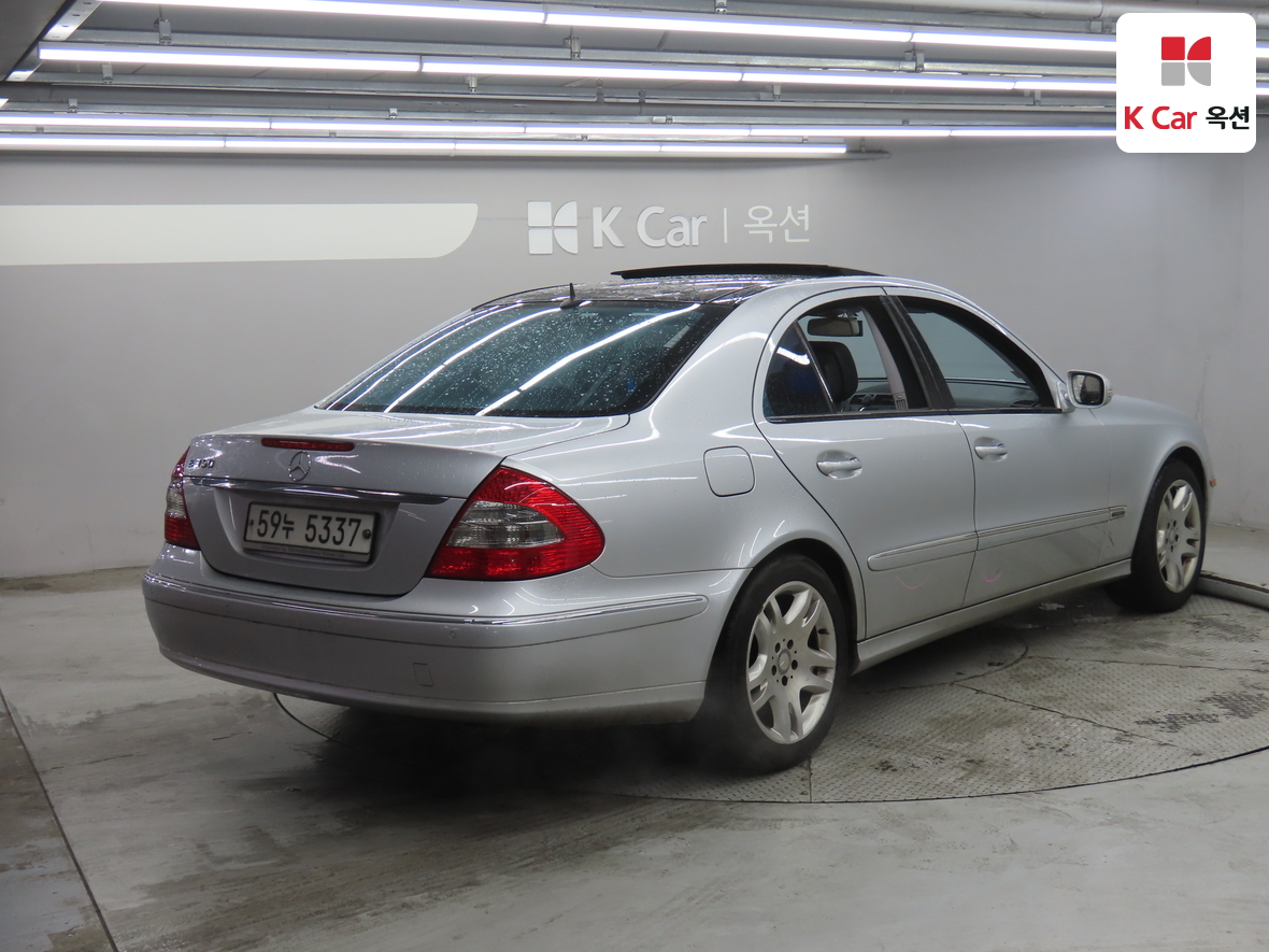 Mercedes-Benz E-Class 2008 - Image 2