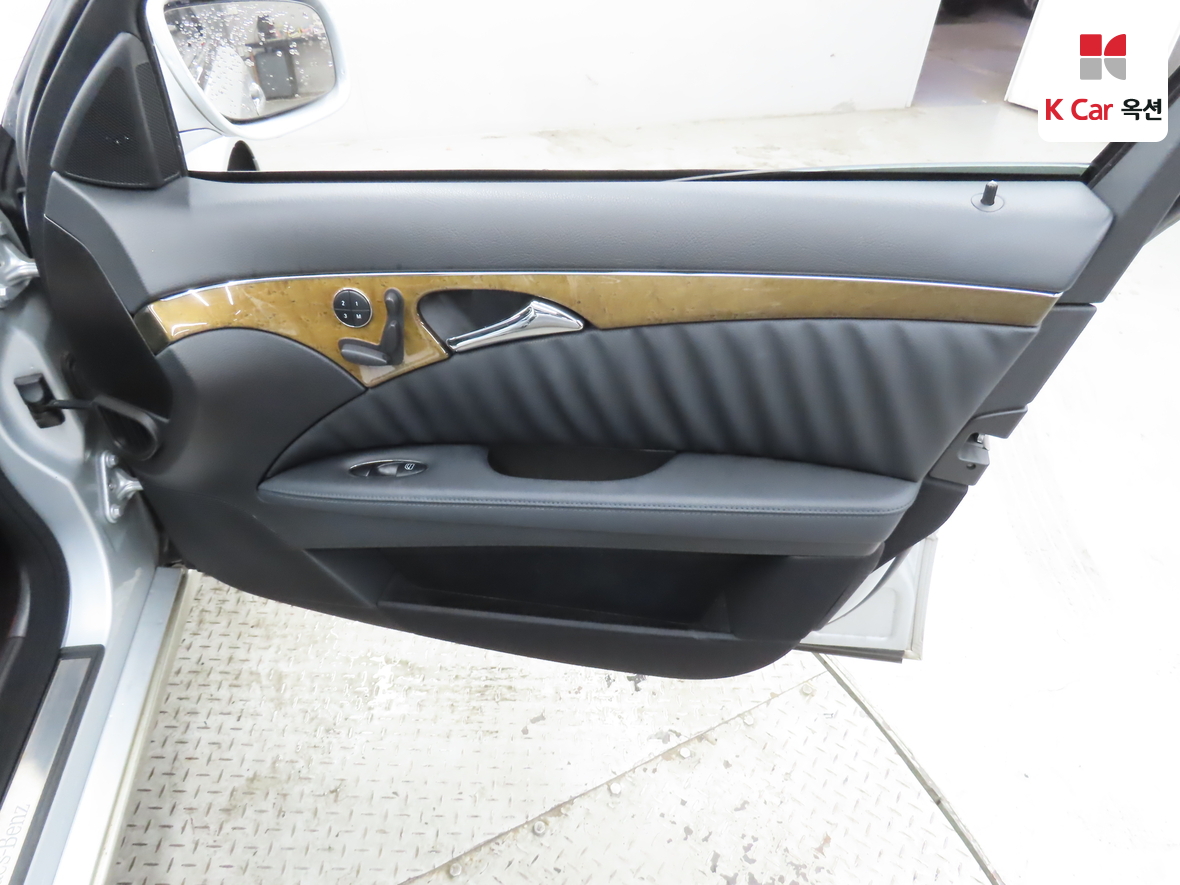 Mercedes-Benz E-Class 2008 - Image 30