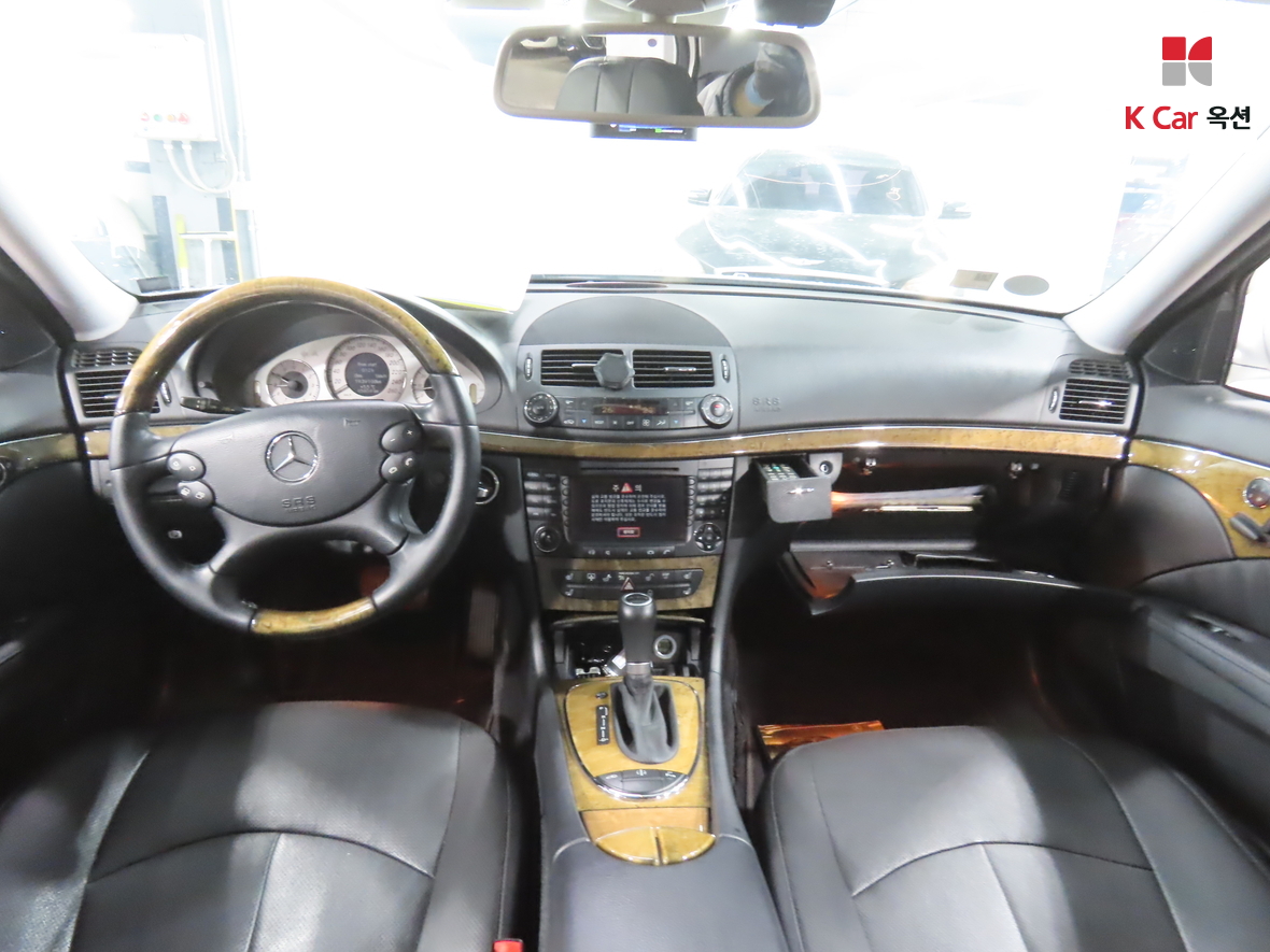 Mercedes-Benz E-Class 2008 - Image 3