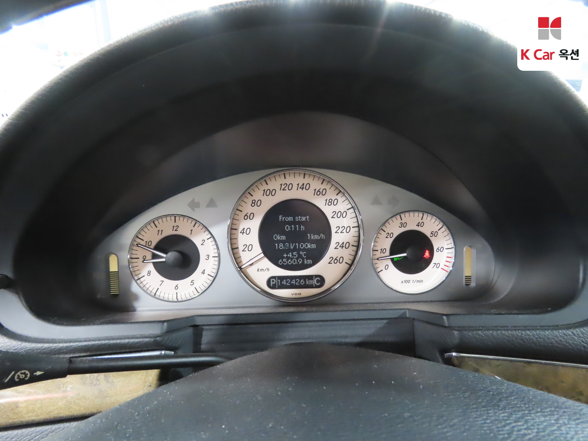 Mercedes-Benz E-Class 2008 - Image 5