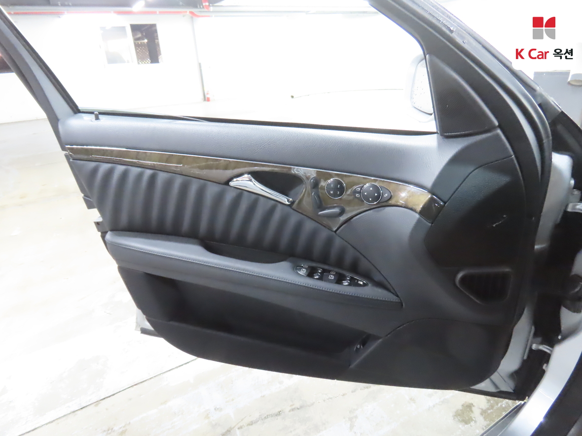 Mercedes-Benz E-Class 2008 - Image 8