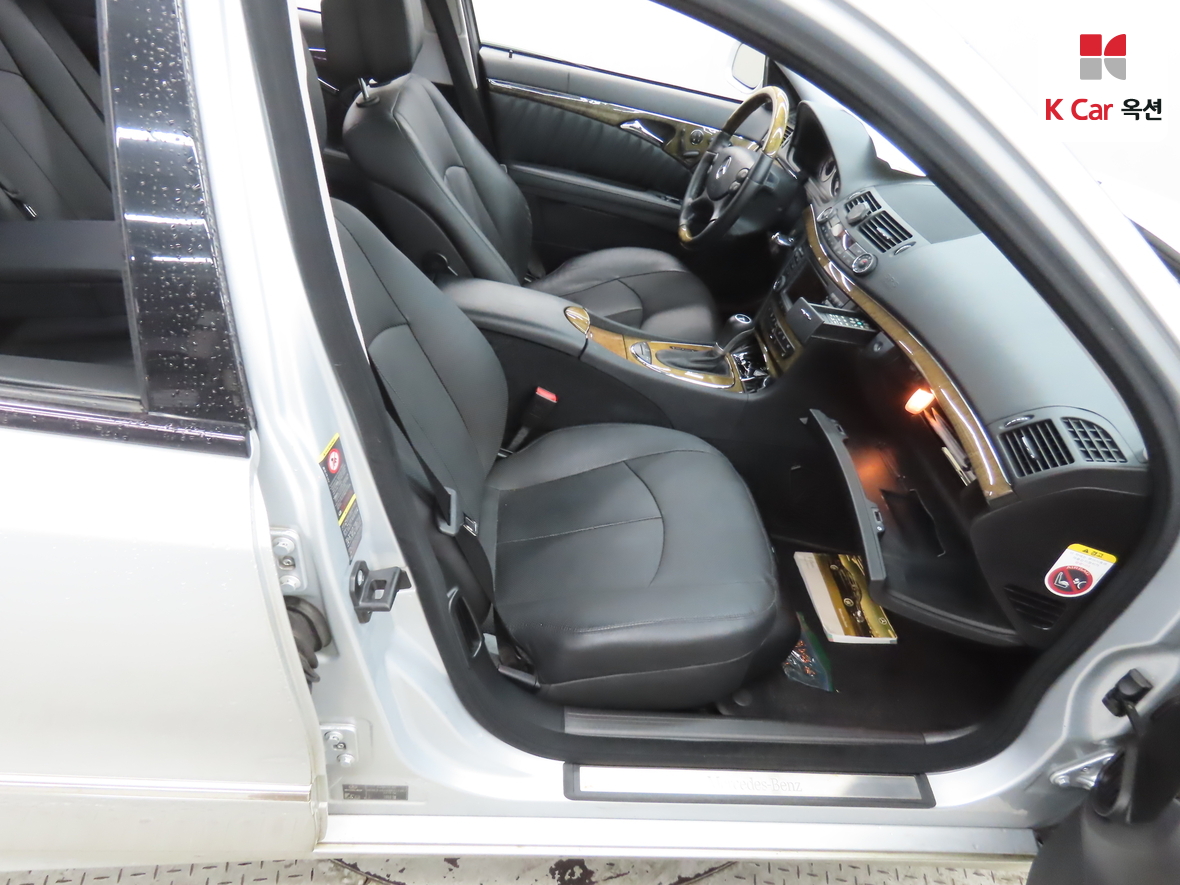 Mercedes-Benz E-Class 2008 - Image 31