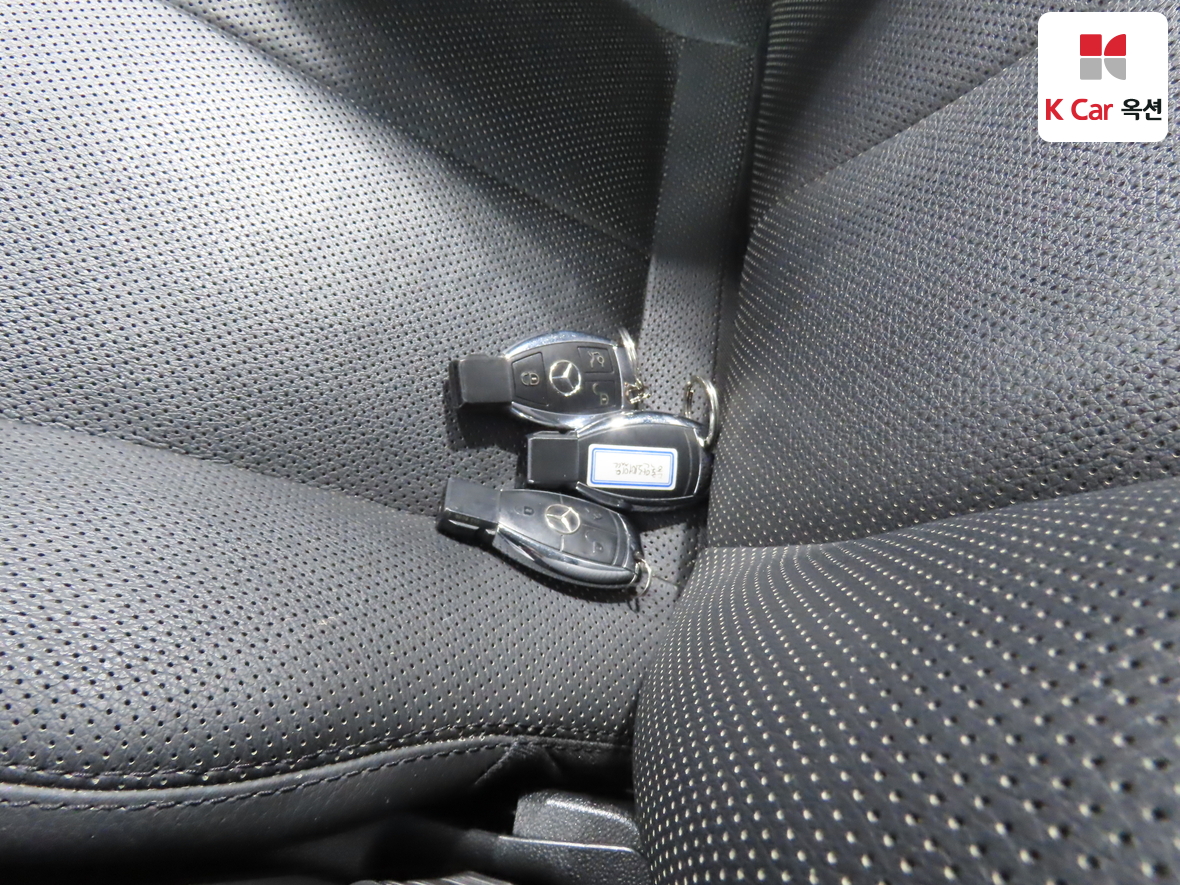 Mercedes-Benz E-Class 2008 - Image 17