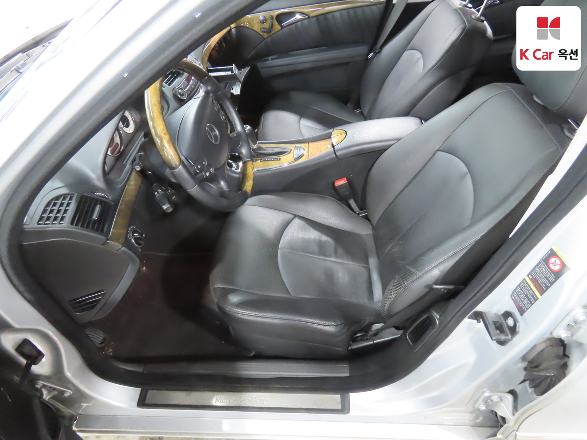 Mercedes-Benz E-Class 2008 - Image 18