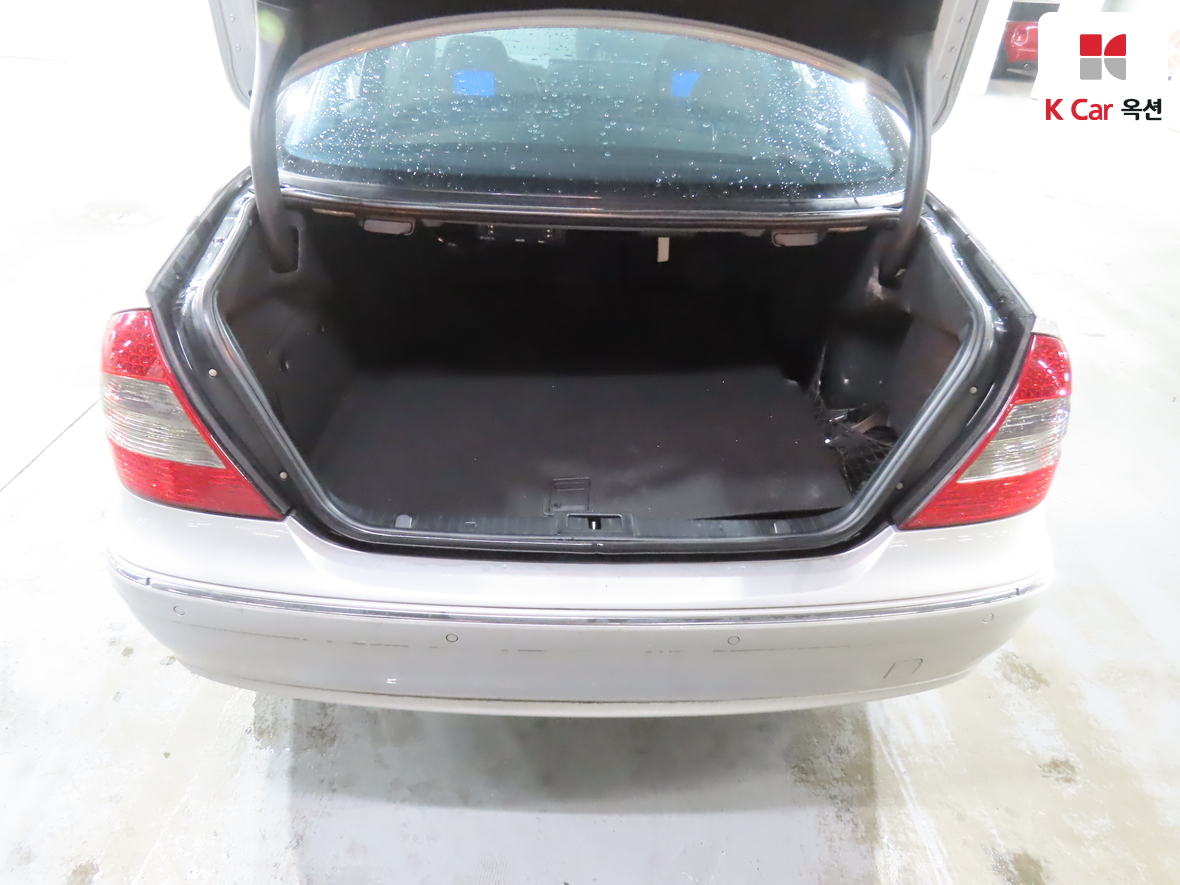 Mercedes-Benz E-Class 2008 - Image 26