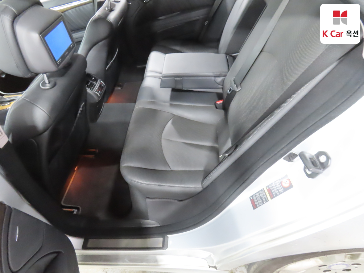 Mercedes-Benz E-Class 2008 - Image 24