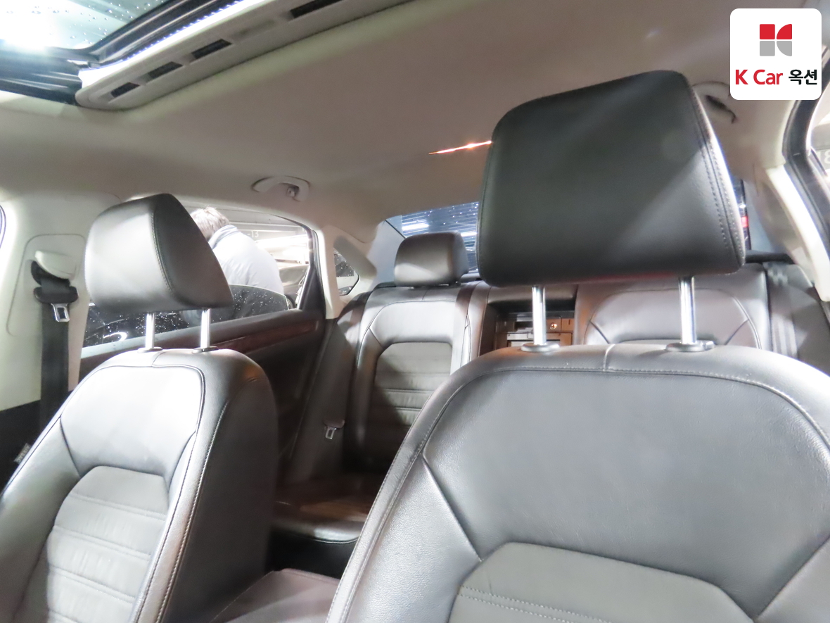 Volkswagen Passat 2013 - Image 19