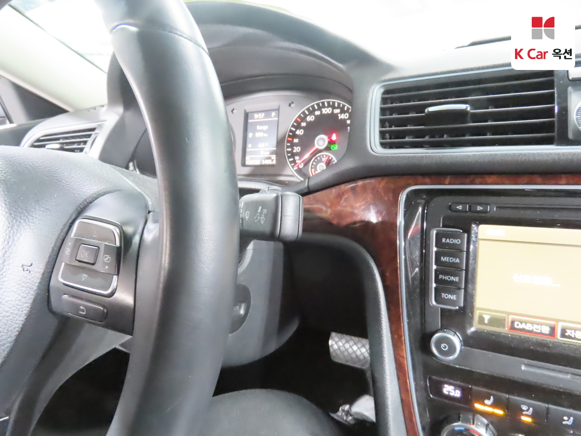 Volkswagen Passat 2013 - Image 11