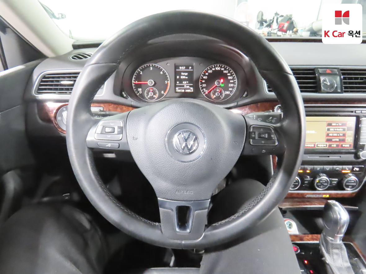 Volkswagen Passat 2013 - Image 10