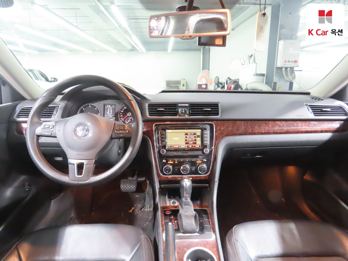 Volkswagen Passat 2013 - Image 3