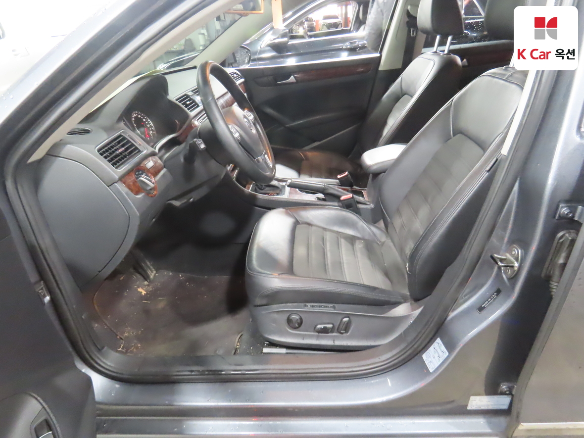 Volkswagen Passat 2013 - Image 18