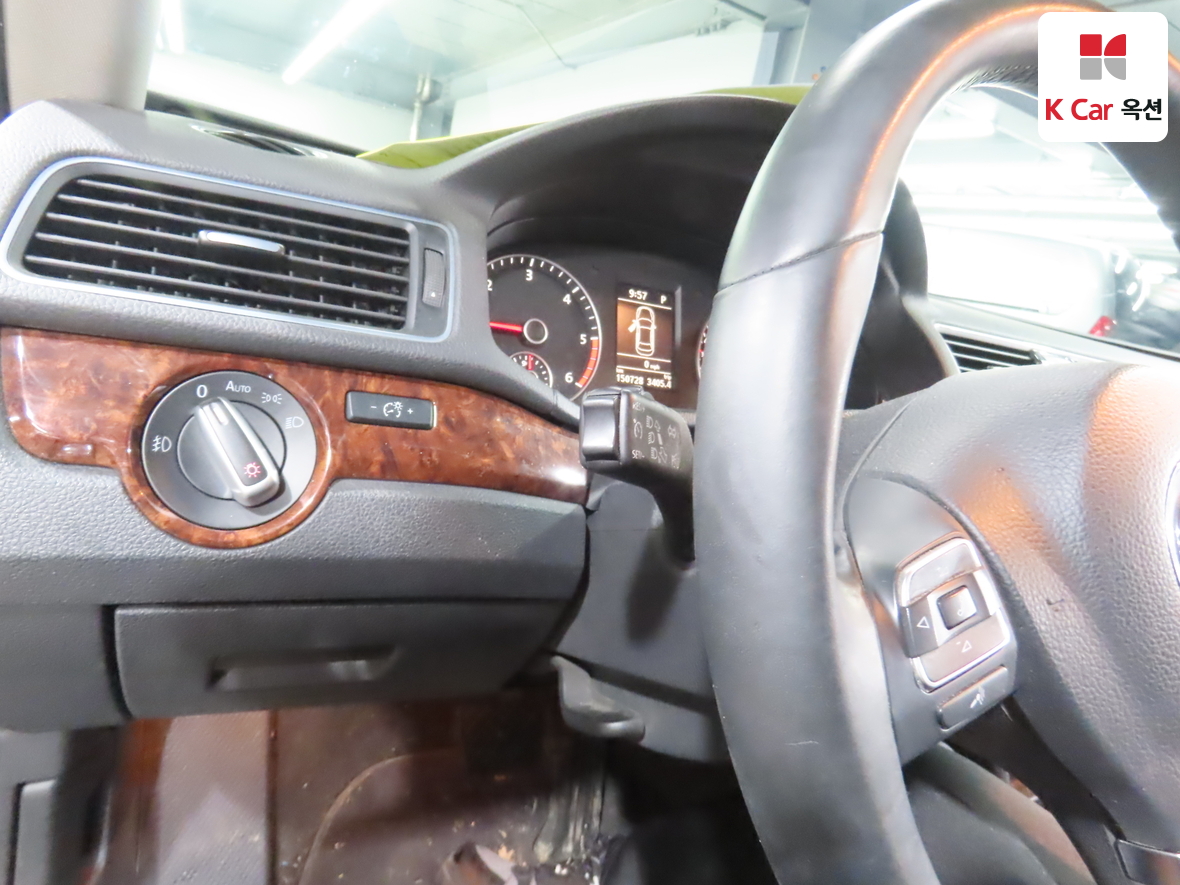 Volkswagen Passat 2013 - Image 9