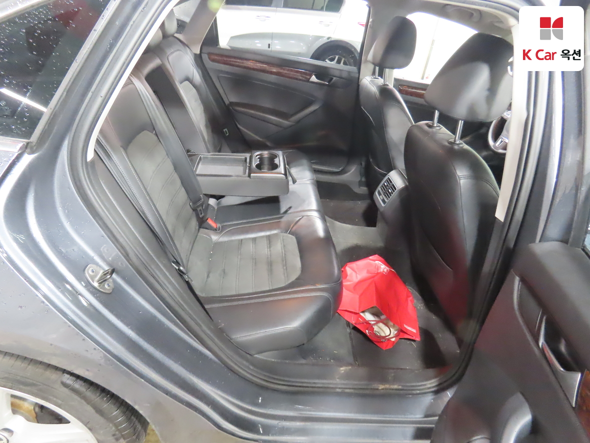 Volkswagen Passat 2013 - Image 30