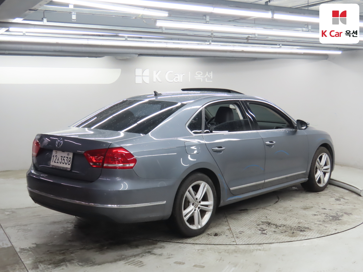 Volkswagen Passat 2013 - Image 2