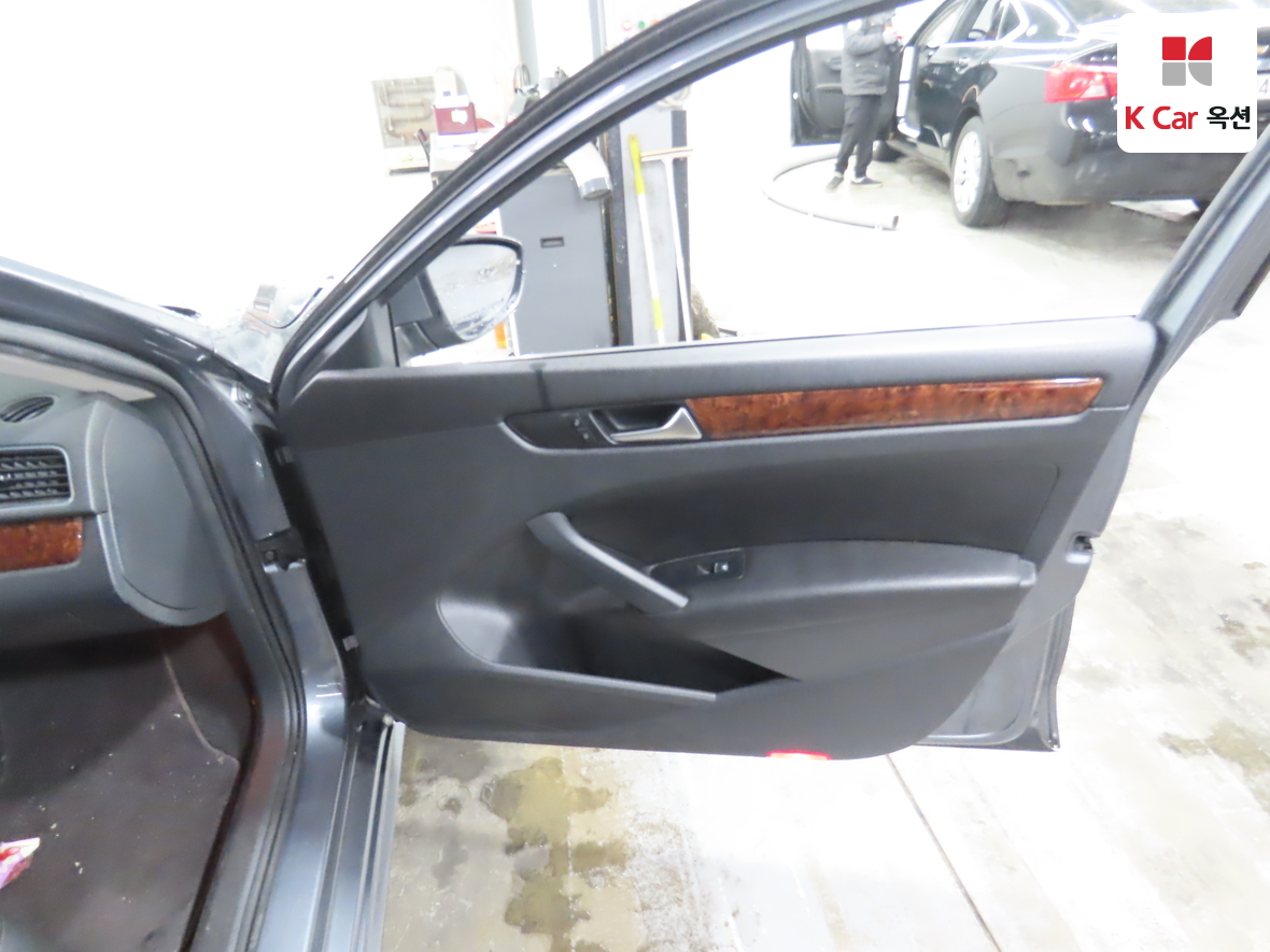 Volkswagen Passat 2013 - Image 31