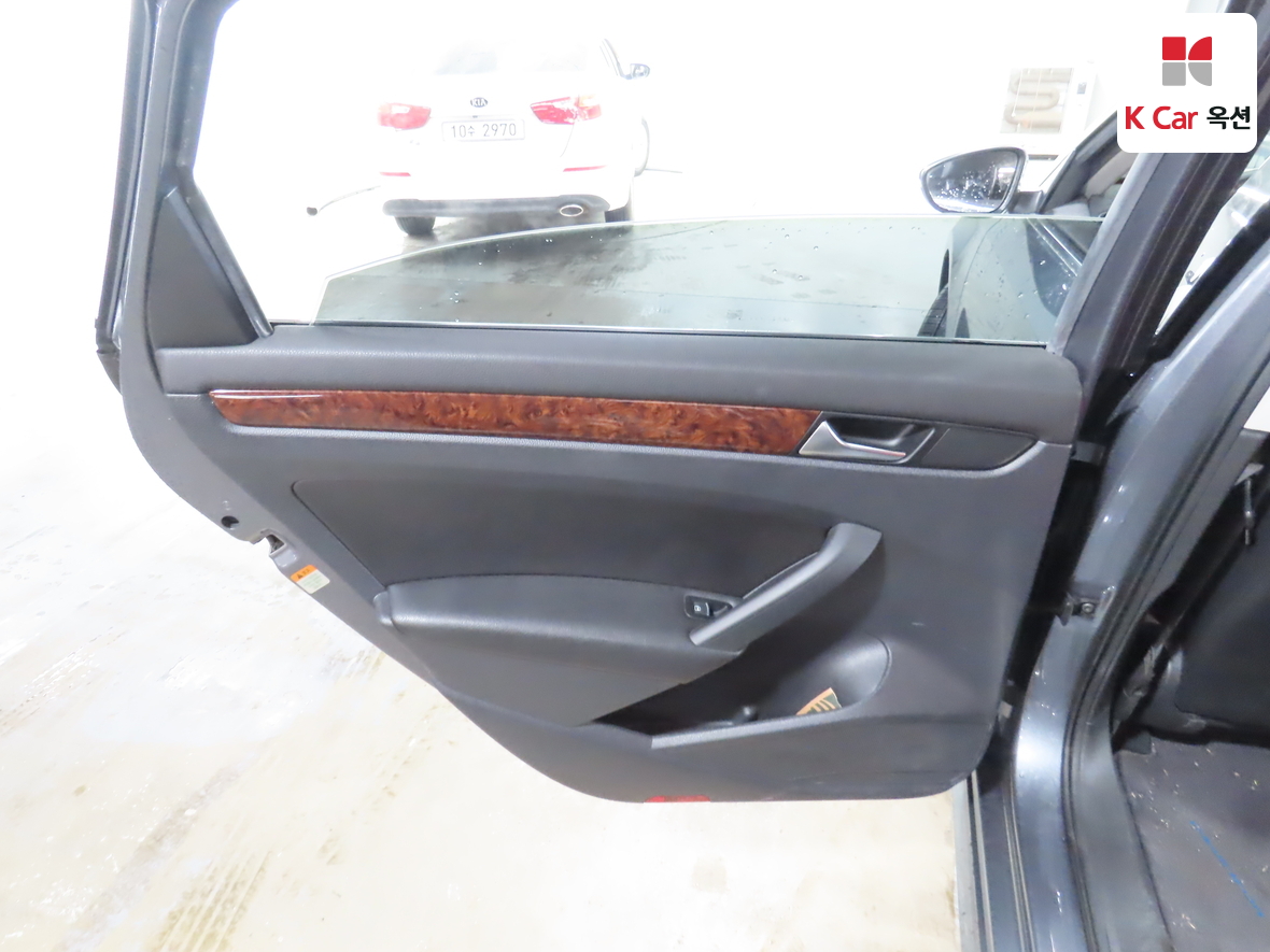 Volkswagen Passat 2013 - Image 25