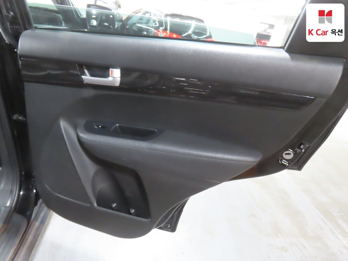 Kia Sorento 2012 - Image 25