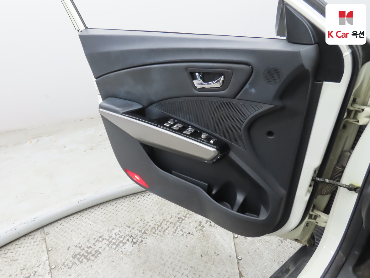 KG Mobility Tivoli 2016 - Image 8