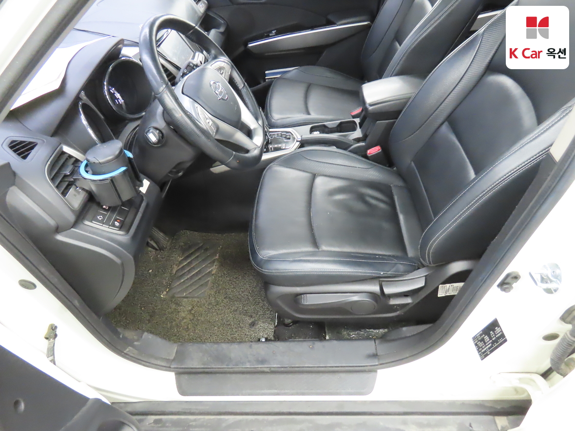 KG Mobility Tivoli 2016 - Image 18