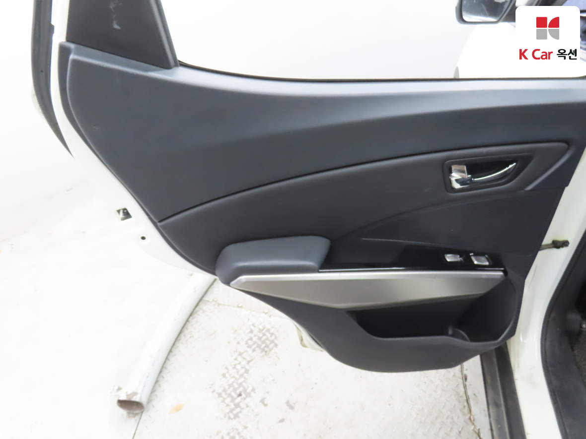 KG Mobility Tivoli 2016 - Image 24