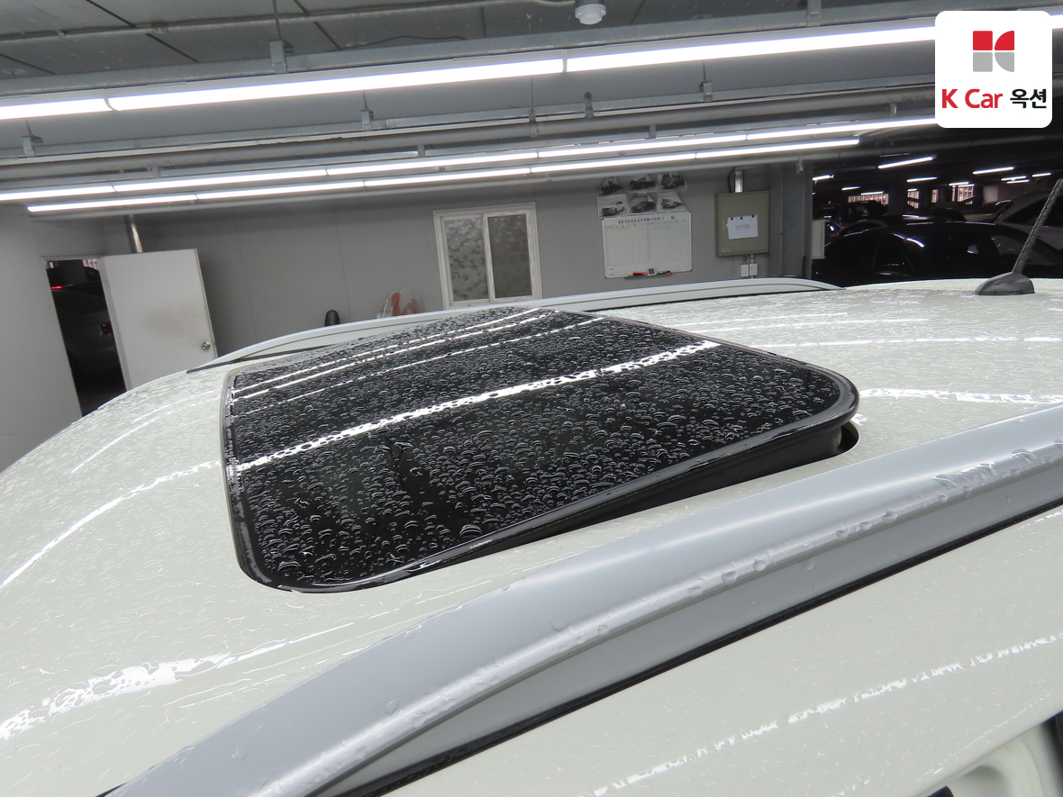 KG Mobility Tivoli 2016 - Image 23