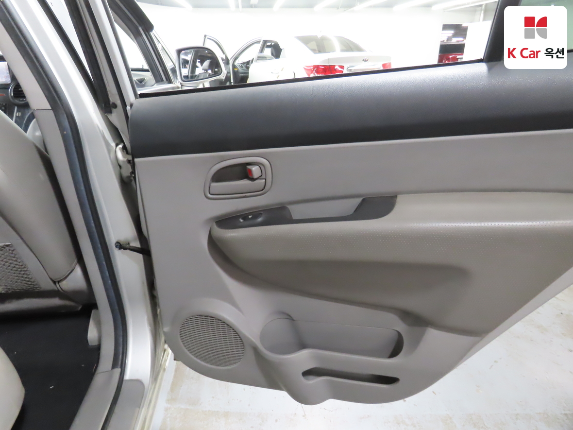 Kia Carens 2008 - Image 26