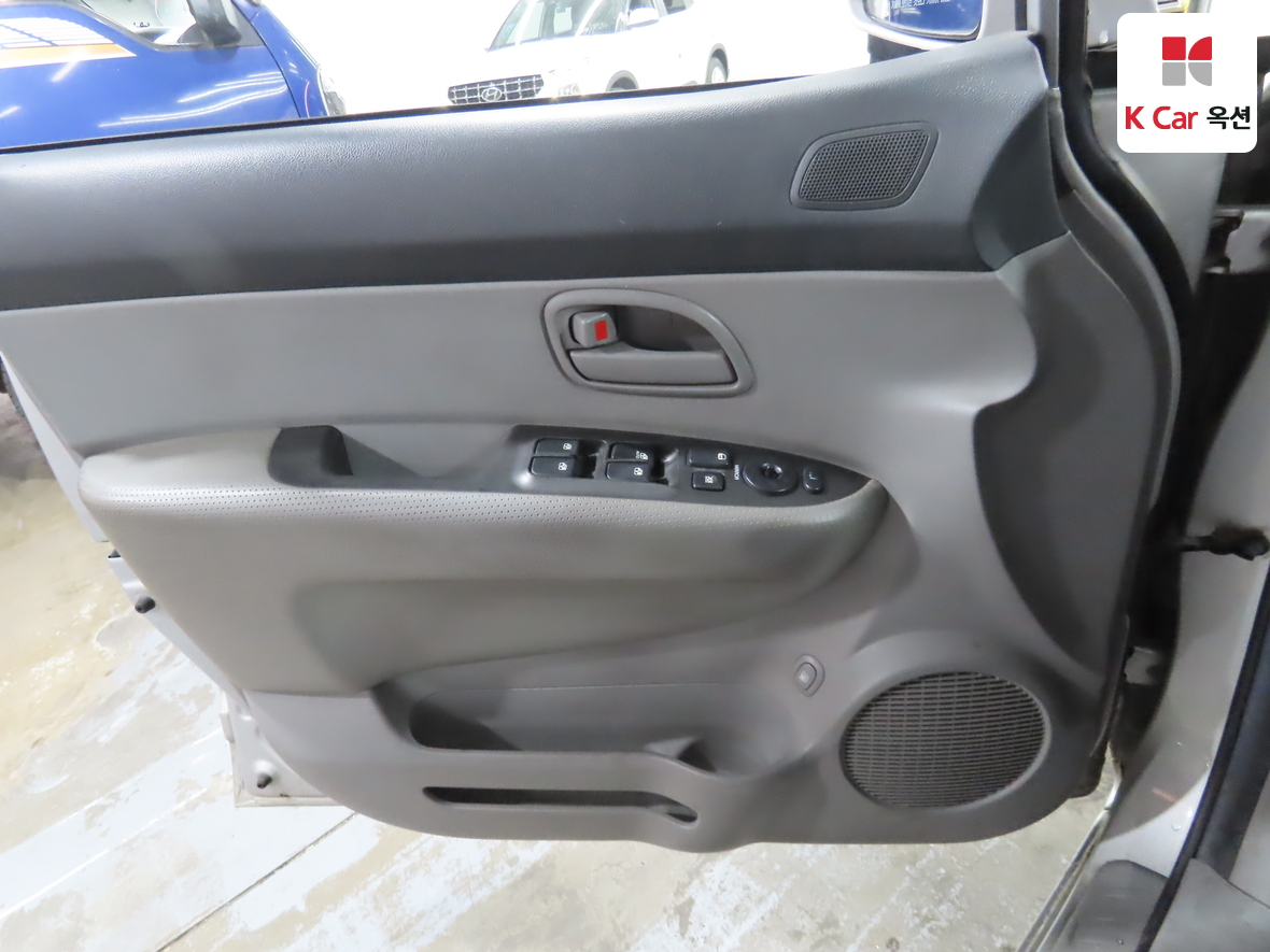 Kia Carens 2008 - Image 8