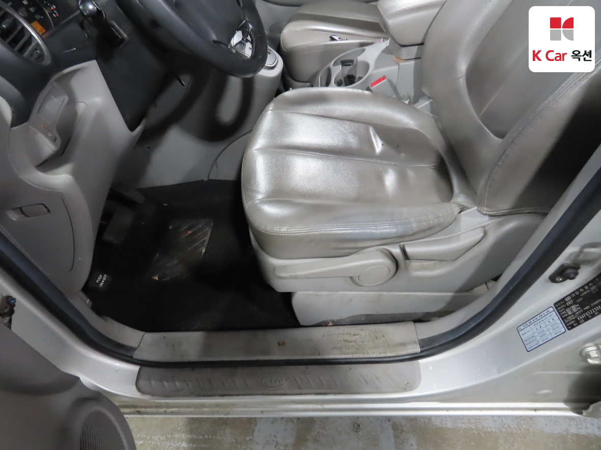 Kia Carens 2008 - Image 17