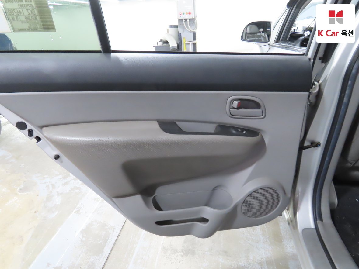 Kia Carens 2008 - Image 21