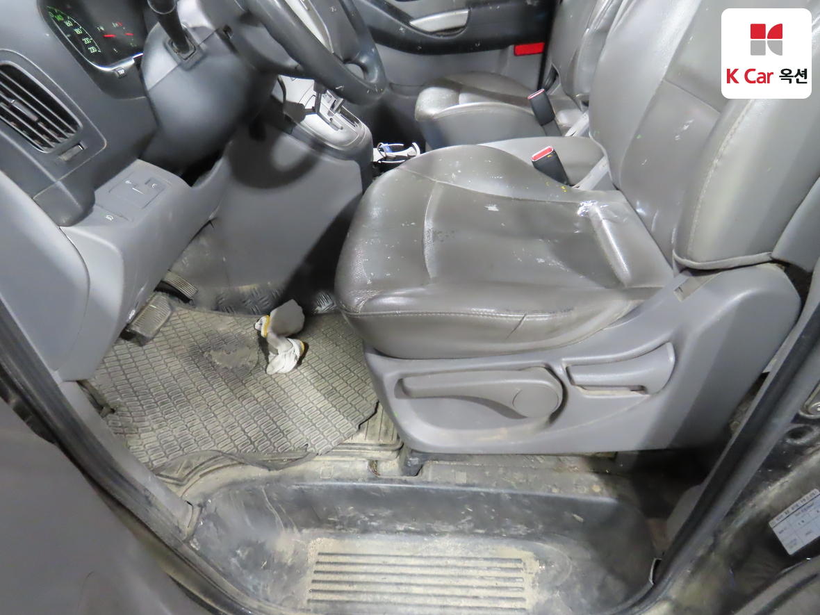 Hyundai Grand Starex 2013 - Image 17