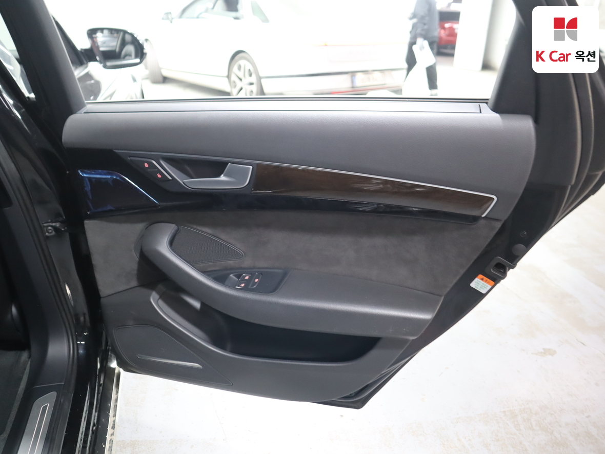 أودي A8 2015 - صورة 31