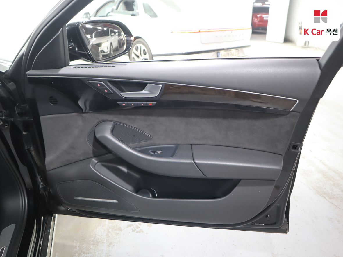 أودي A8 2015 - صورة 33