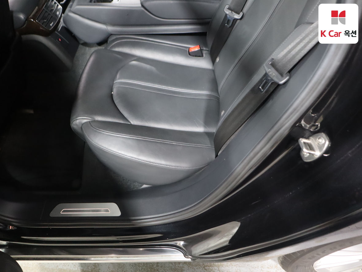 أودي A8 2015 - صورة 26