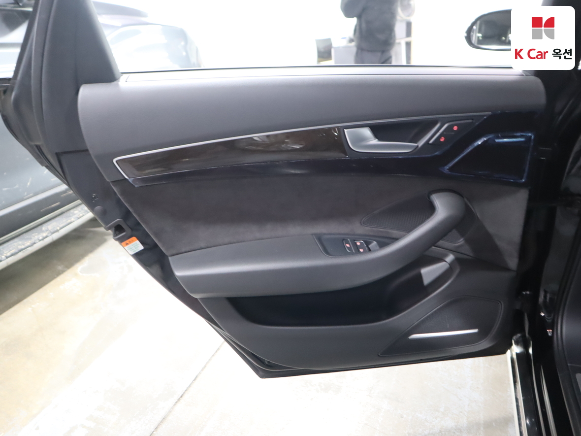 أودي A8 2015 - صورة 25