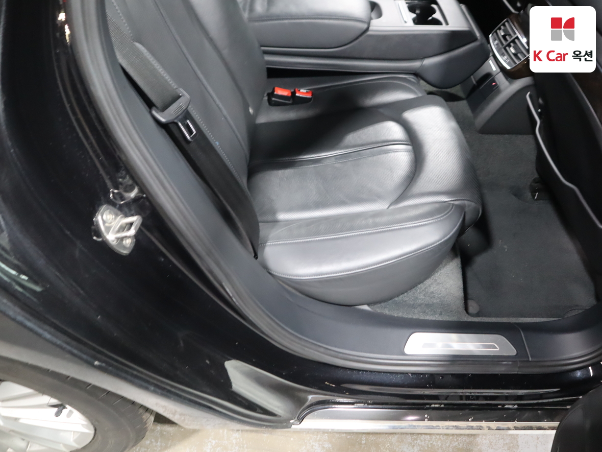 أودي A8 2015 - صورة 32