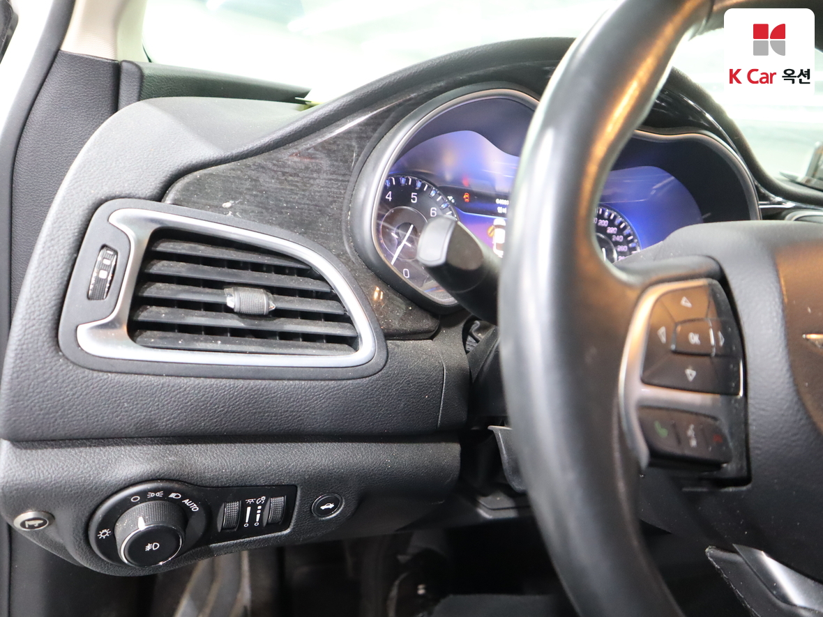 Chrysler 200 2015 - Image 9