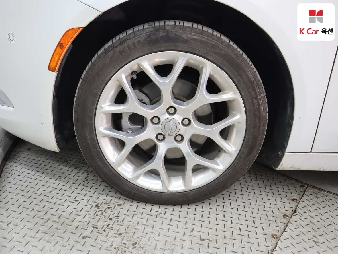 Chrysler 200 2015 - Image 48