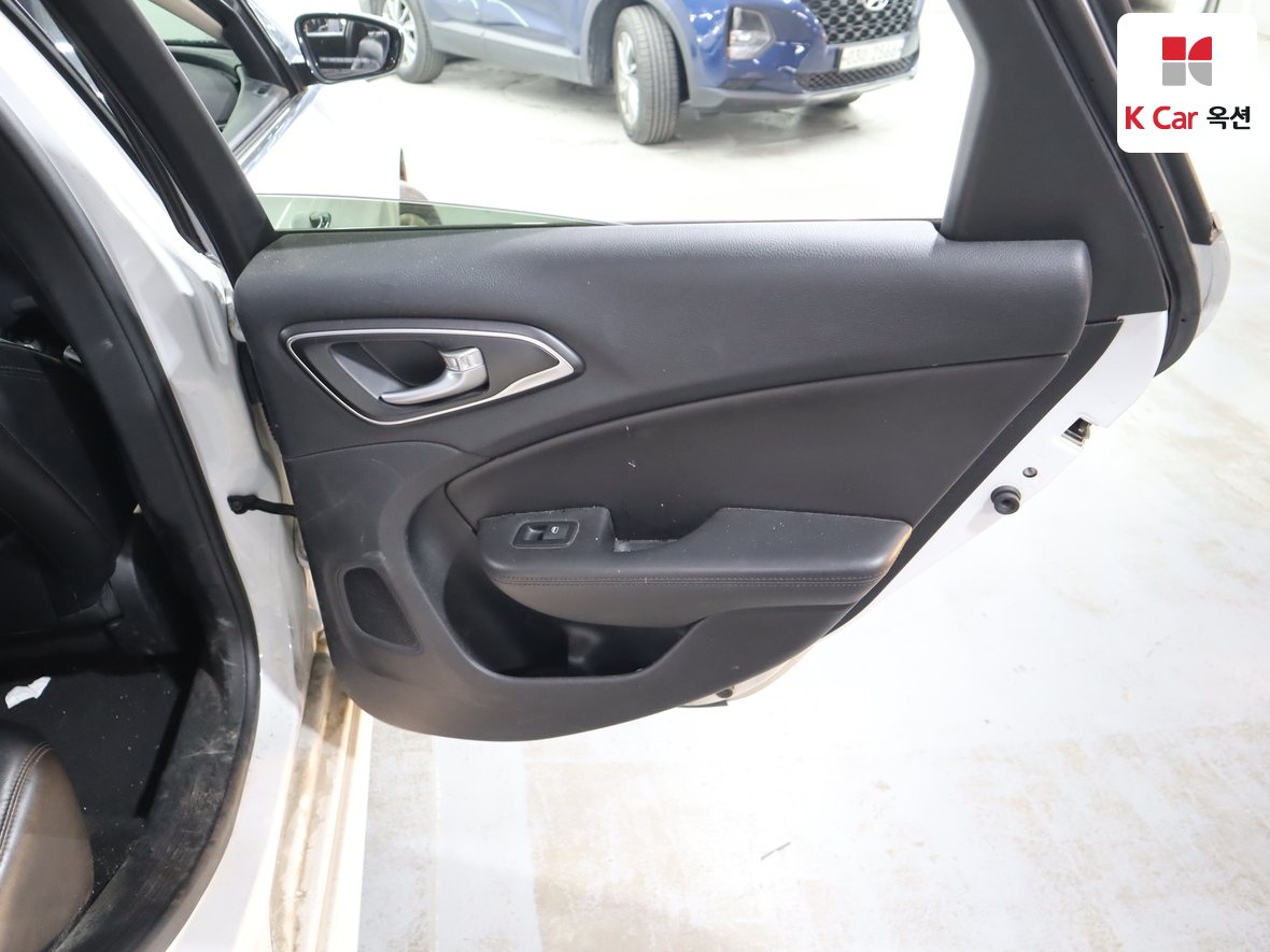 Chrysler 200 2015 - Image 30