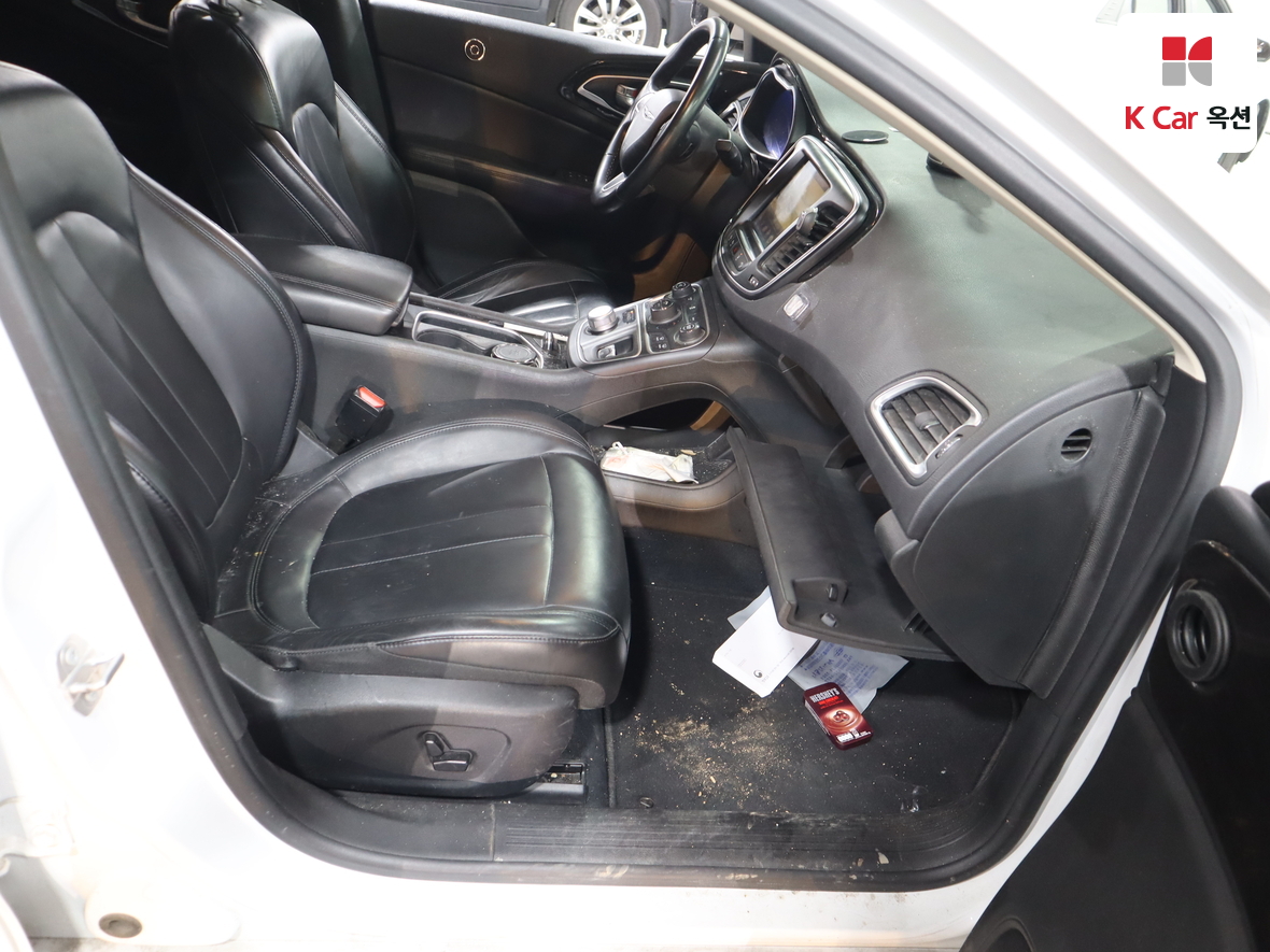 Chrysler 200 2015 - Image 33