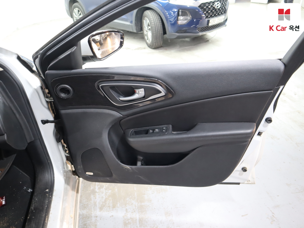 Chrysler 200 2015 - Image 32