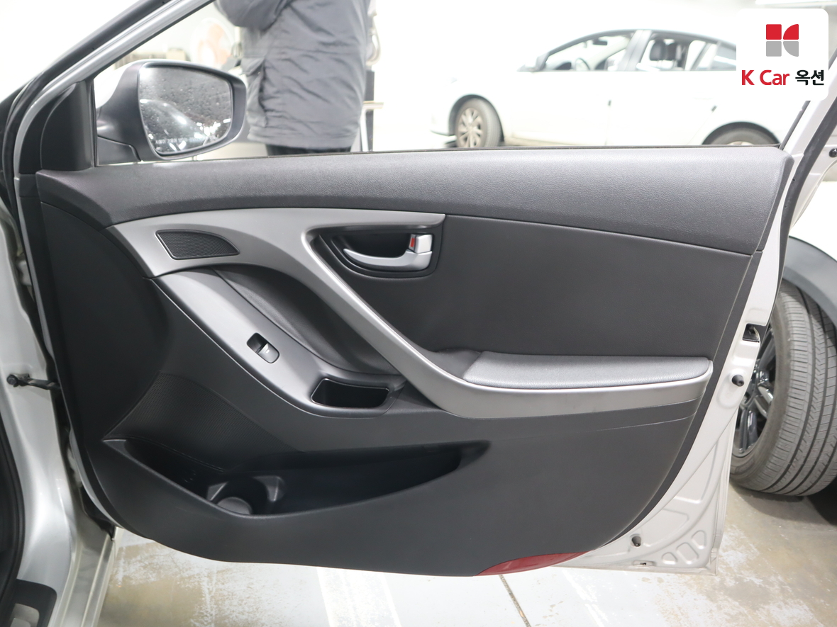 Hyundai Elantra 2015 - Image 32